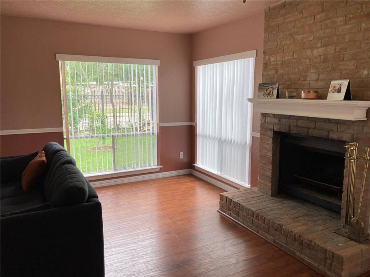 Townhouse for rent at 1839 Sherwood Forest St, Houston, TX 77043