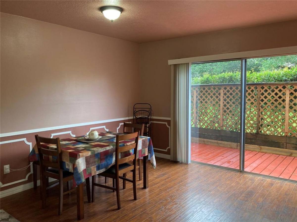 Townhouse for rent at 1839 Sherwood Forest St, Houston, TX 77043