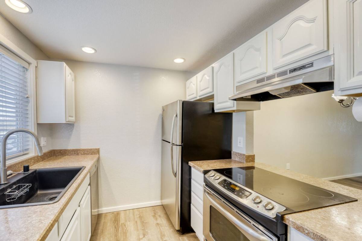 Townhouse for rent at 14131 Admiralty Way, Lynnwood, WA 98087