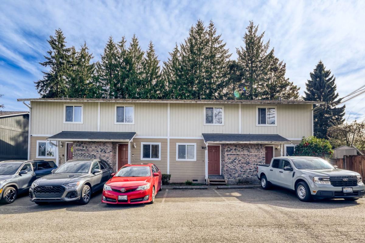 Townhouse for rent at 14131 Admiralty Way, Lynnwood, WA 98087