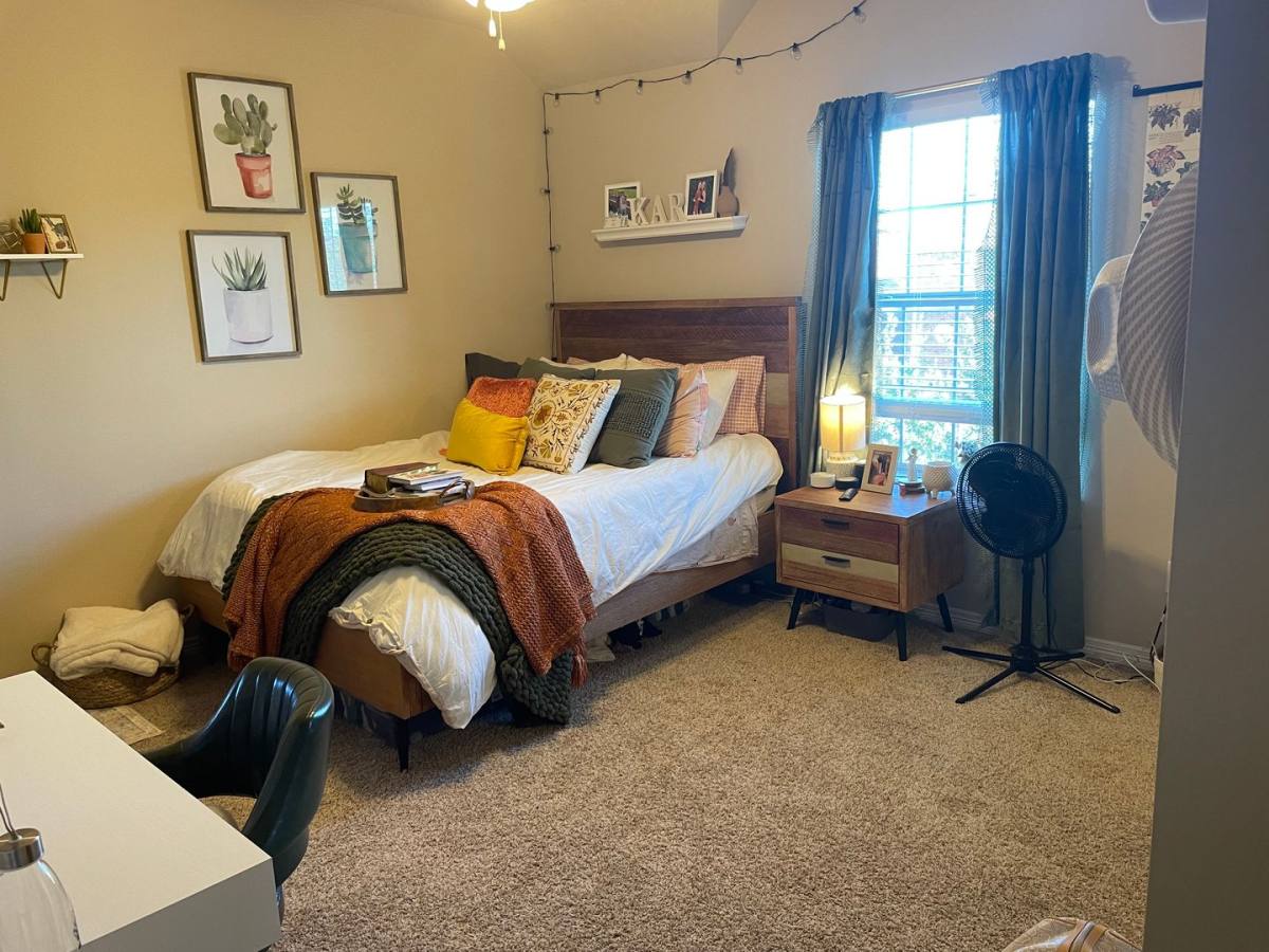 Apartment for rent at 305 Holleman, College Station, TX 77840