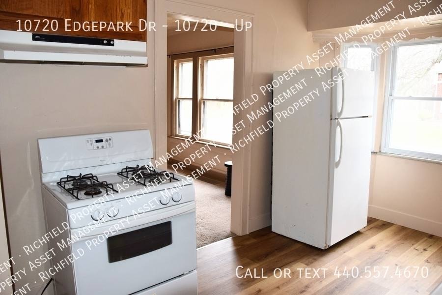 Apartment for rent at 10720 Edgepark Dr #UP, Cleveland, OH 44125