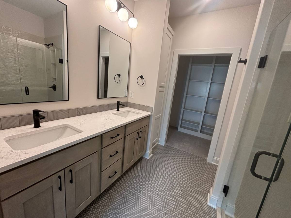 Apartment for rent at 123 125 127 129 N Sheridan Ave, Valley Center, KS 67147