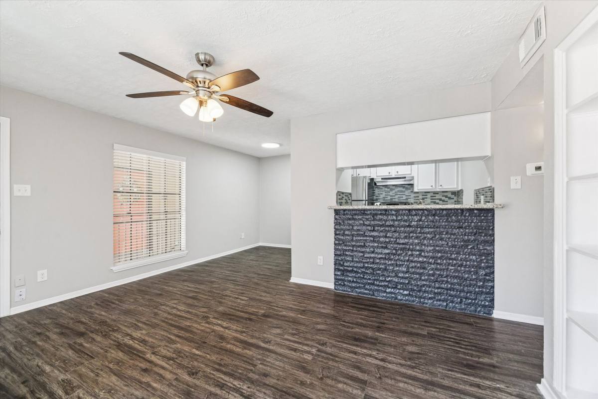 Apartment for rent at 201 Emerson St, Houston, TX 77006