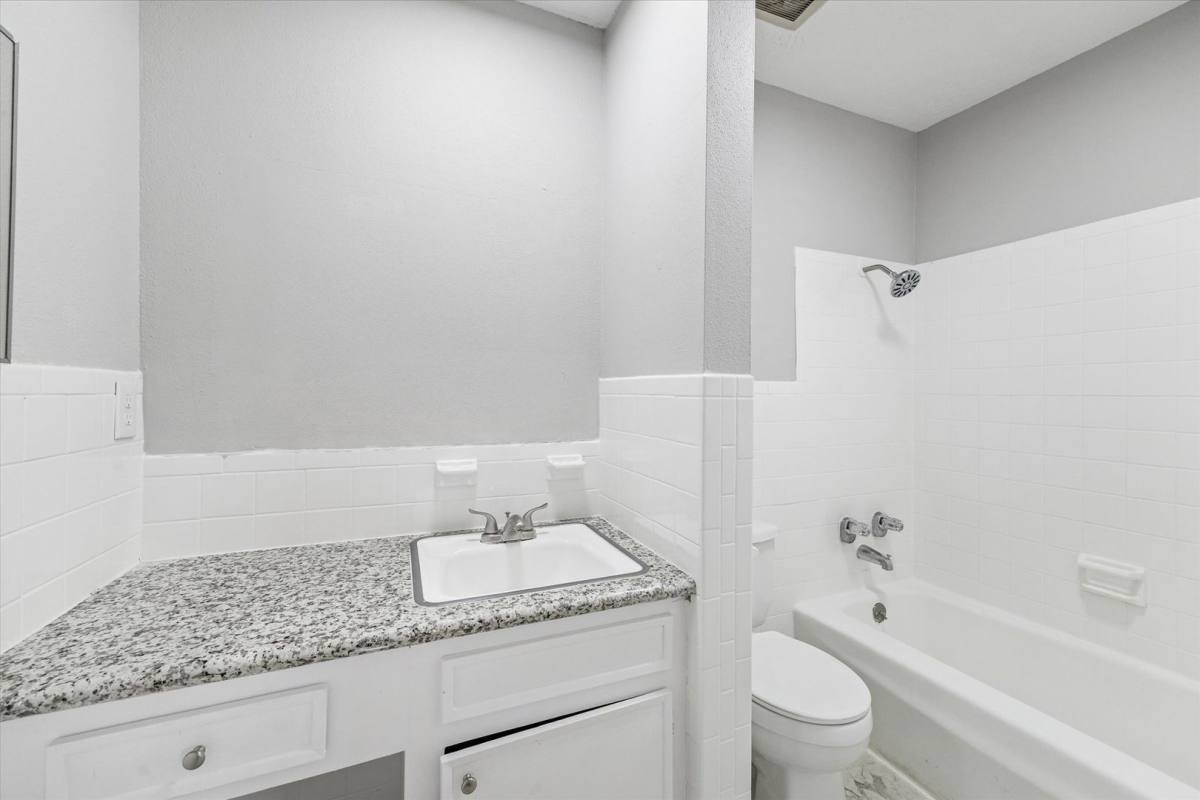 Apartment for rent at 201 Emerson St, Houston, TX 77006