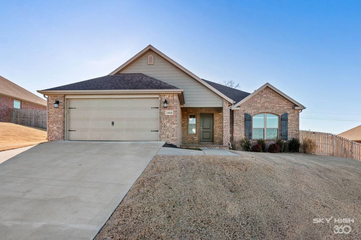 House for rent at 1923 Price Ave, Lowell, AR 72745