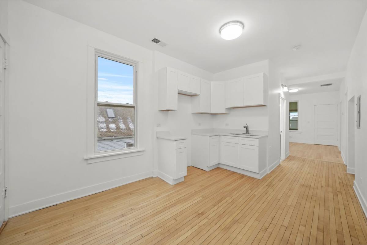 Apartment for rent at 2021 W 47th St, Chicago, IL 60609