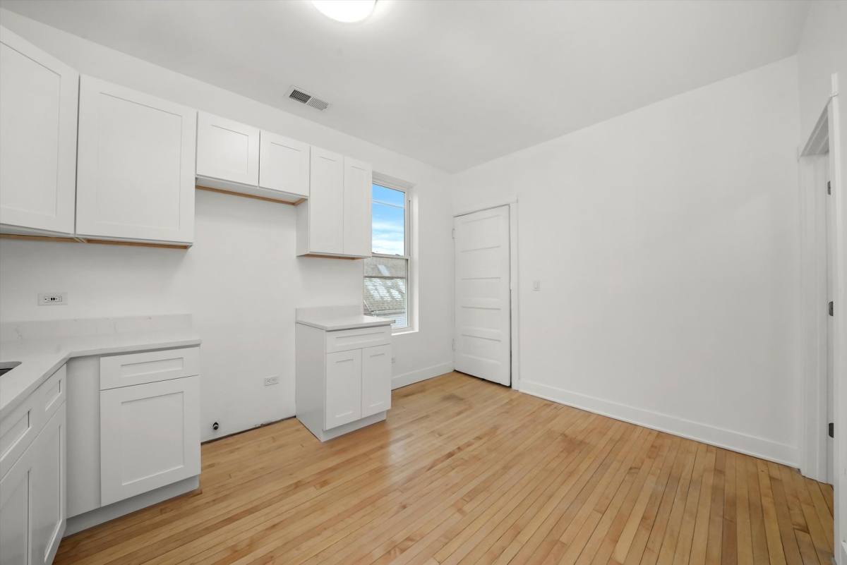 Apartment for rent at 2021 W 47th St, Chicago, IL 60609