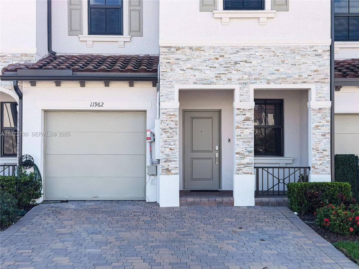 Townhouse for rent at 11962 SW 247th Terrace, Homestead, FL 33032
