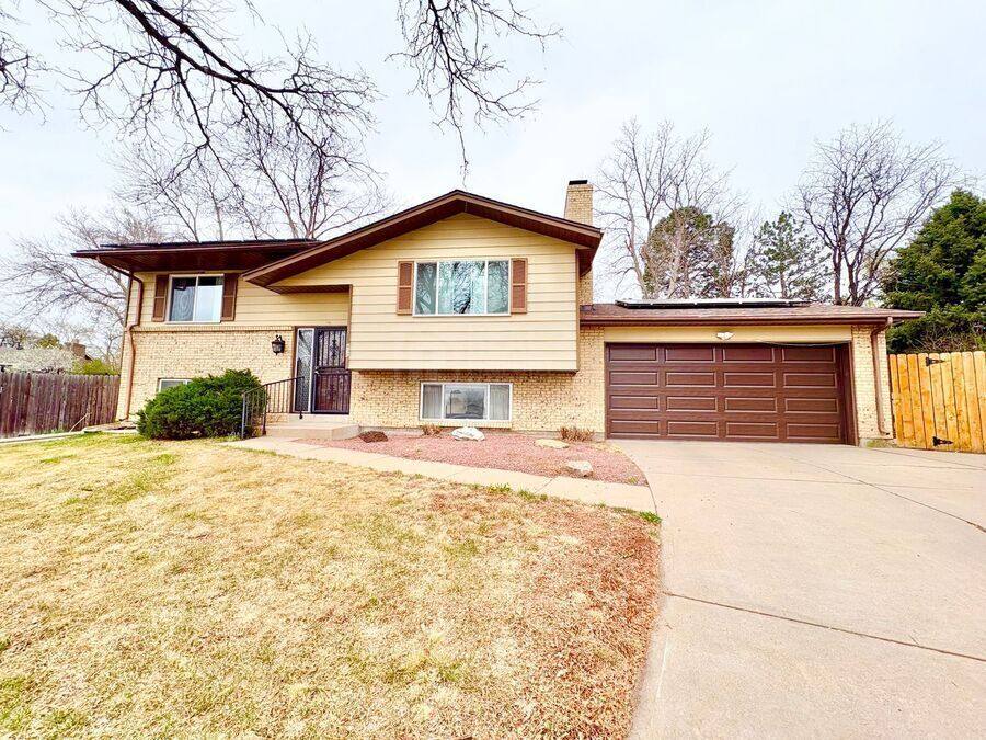 House for rent at 650 S Oswego St, Aurora, CO 80012