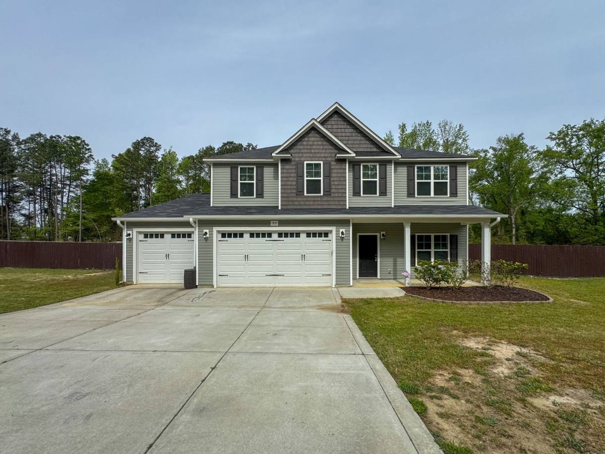 House for rent at 1937 Golf Course Rd, Raeford, NC 28376