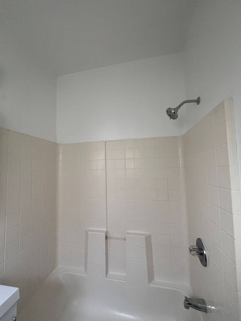 Apartment for rent at 935 Alamitos Ave, Long Beach, CA 90806