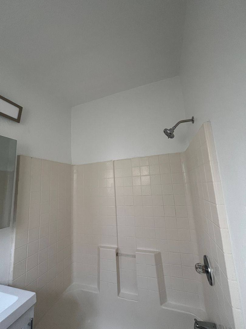 Apartment for rent at 935 Alamitos Ave, Long Beach, CA 90806