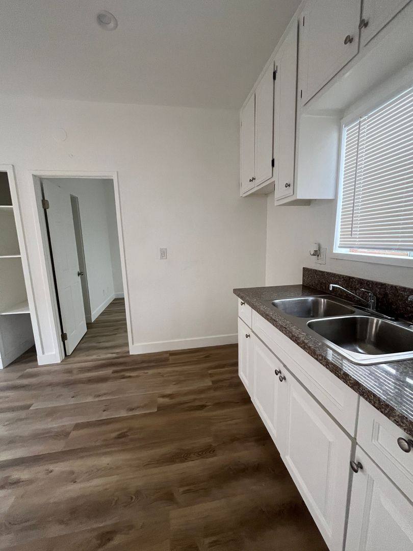 Apartment for rent at 935 Alamitos Ave, Long Beach, CA 90806