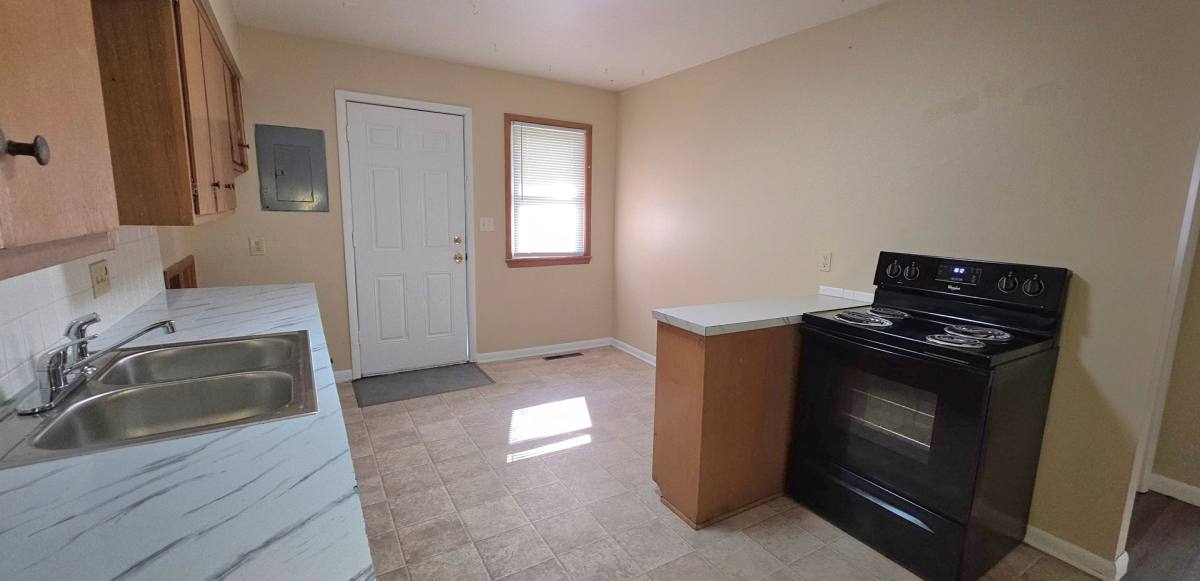 Apartment for rent at 826-830 S Link, Springfield, MO 65802