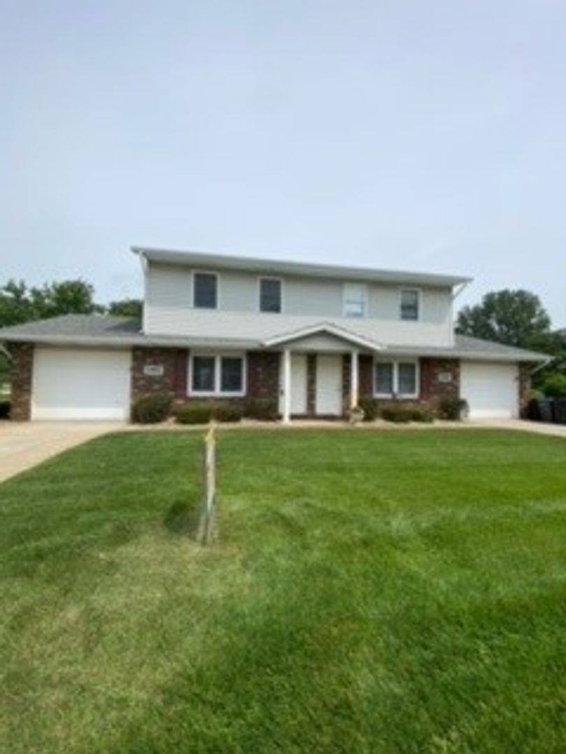 Apartment for rent at 1402 County Rd, Elkhart, IN 46514