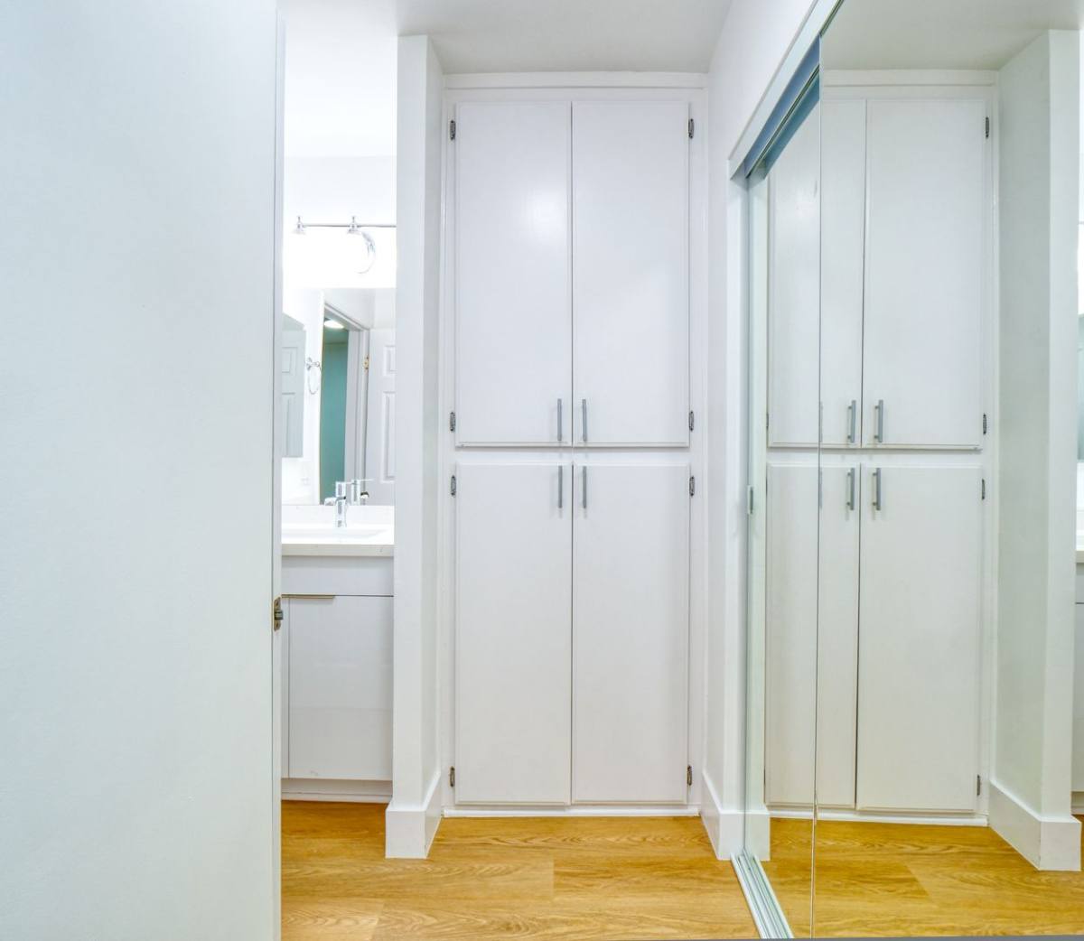 Apartment for rent at 3721 Westwood Blvd, Los Angeles, CA 90034