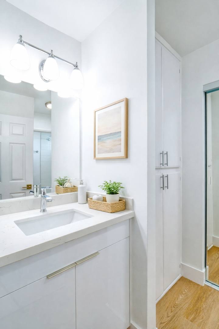 Apartment for rent at 3721 Westwood Blvd, Los Angeles, CA 90034