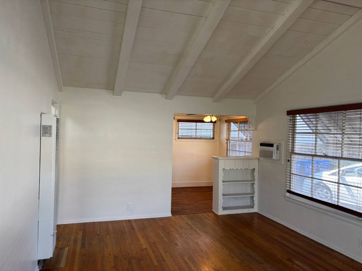 Apartment for rent at 5069-5071 Kester Ave, Sherman Oaks, CA 91403