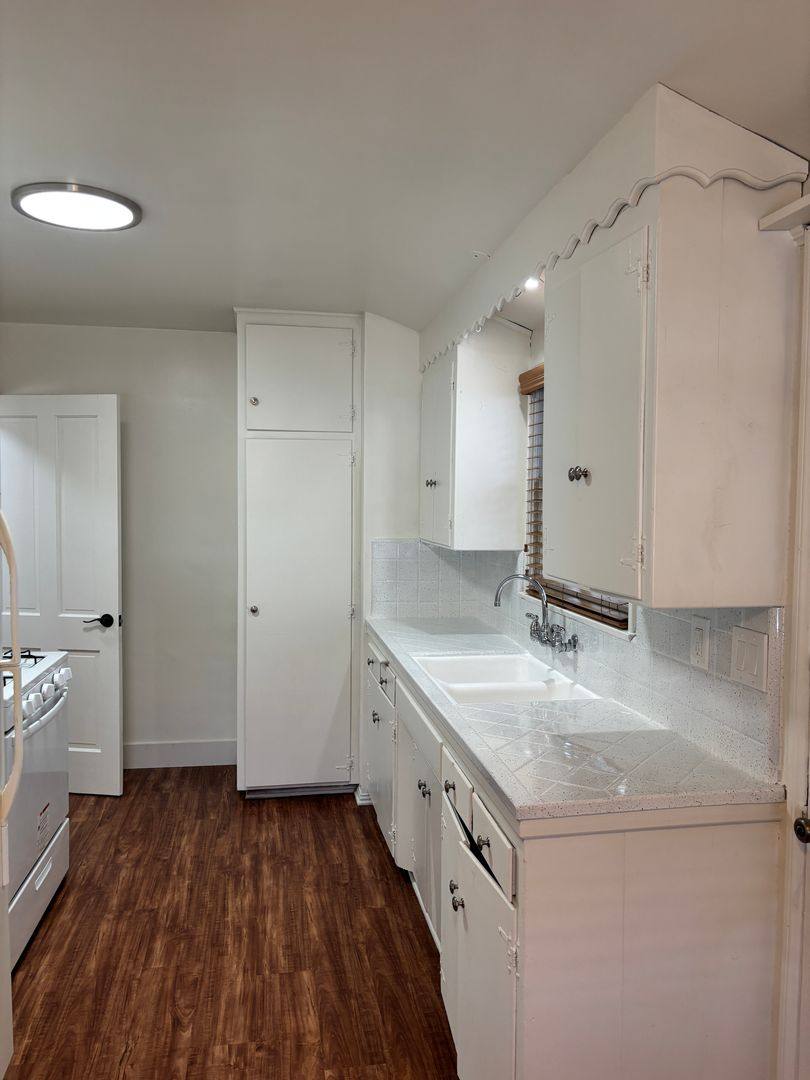 Apartment for rent at 5069-5071 Kester Ave, Sherman Oaks, CA 91403