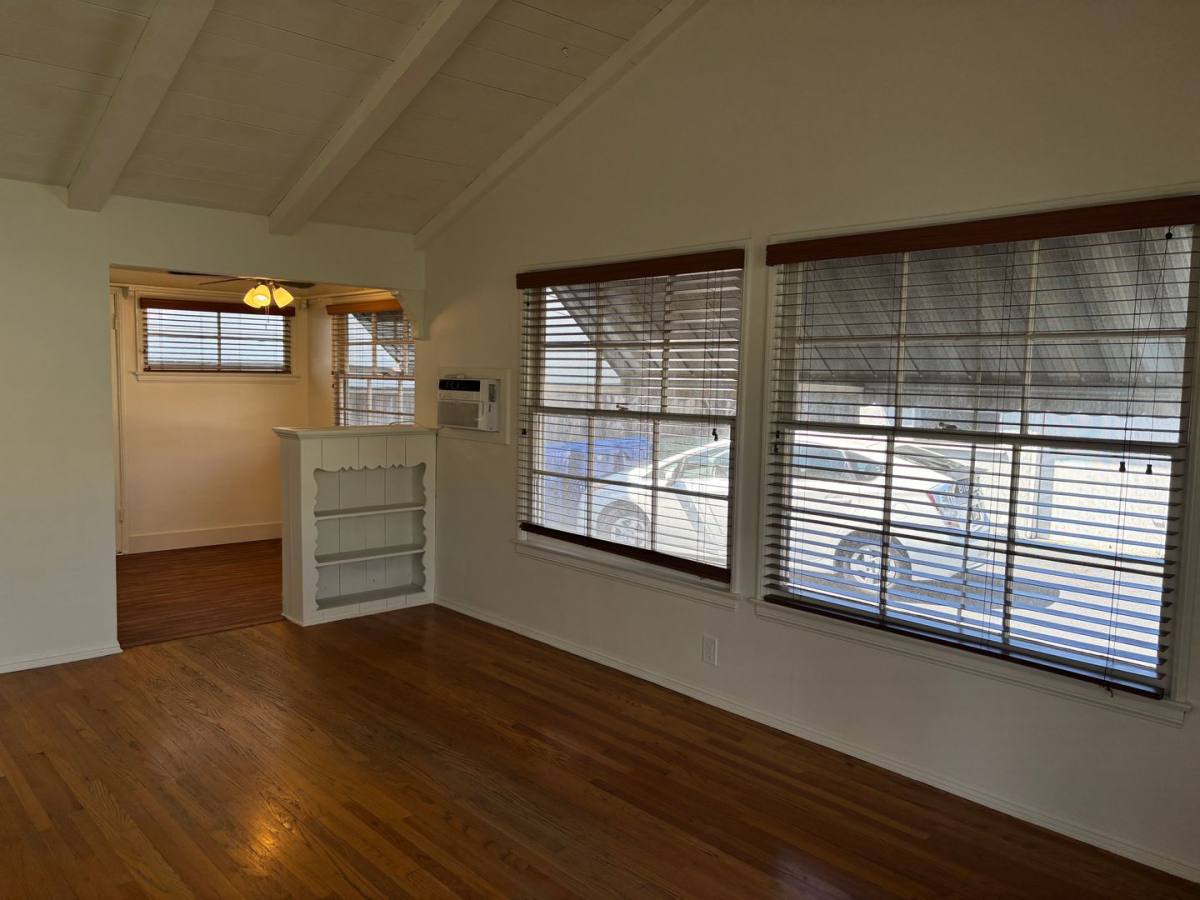 Apartment for rent at 5069-5071 Kester Ave, Sherman Oaks, CA 91403