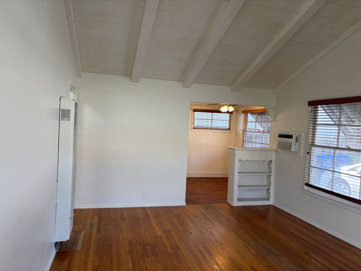Apartment for rent at 5069-5071 Kester Ave, Sherman Oaks, CA 91403