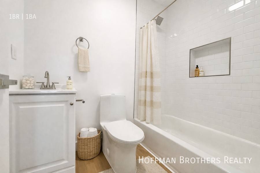 Apartment for rent at 1550 2nd Ave #5, Los Angeles, CA 90019