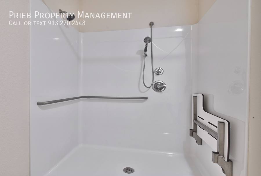 Townhouse for rent at 22161 W 124th Place #BUILDING 6, Olathe, KS 66061