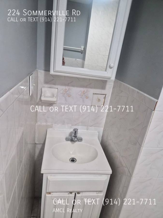 Apartment for rent at 224 Sommerville Rd, Yonkers, NY 10703