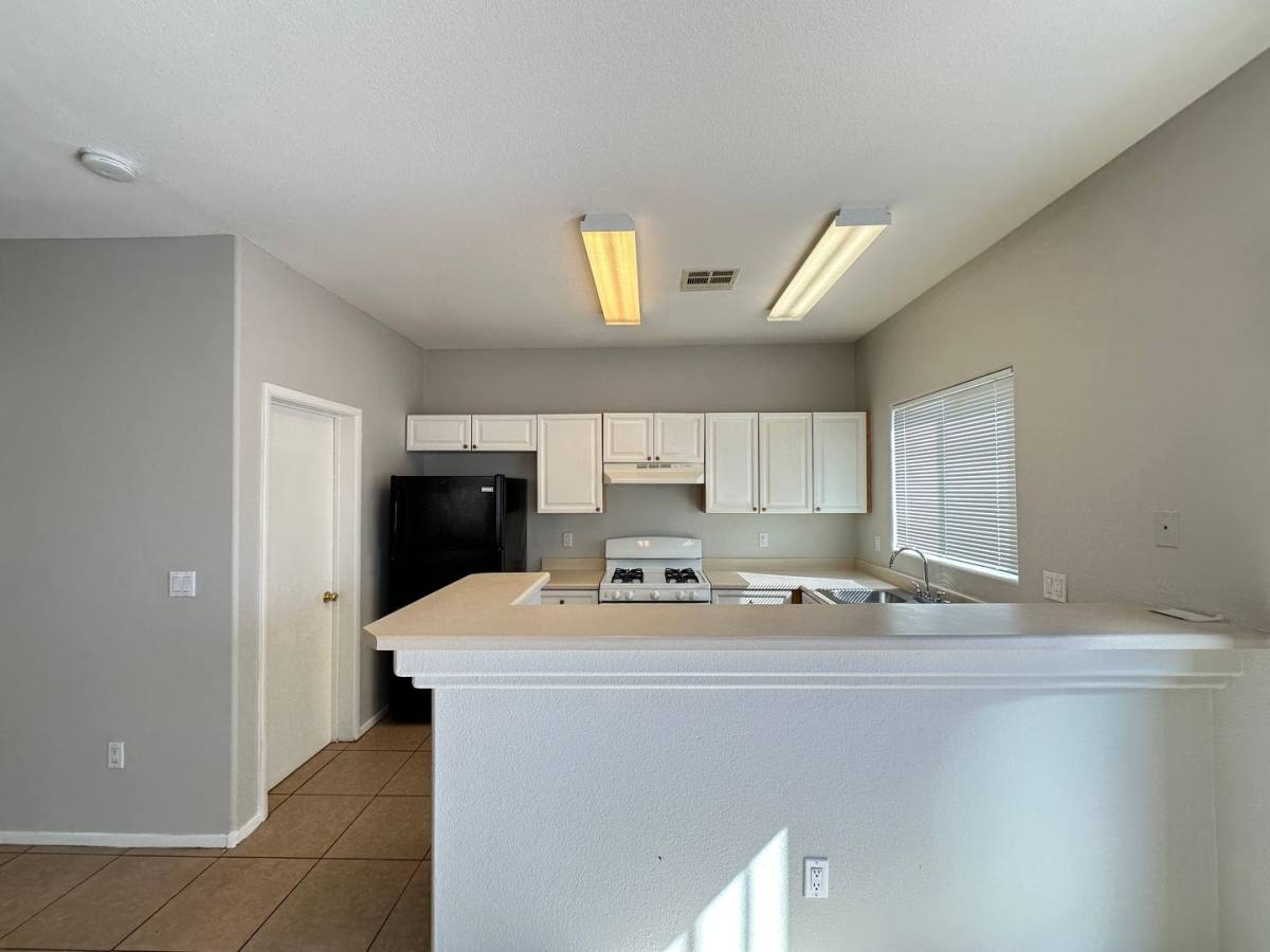 Townhouse for rent at 9312 Straw Hays St, Las Vegas, NV 89178