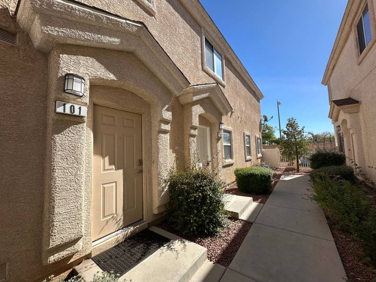 Townhouse for rent at 9312 Straw Hays St, Las Vegas, NV 89178