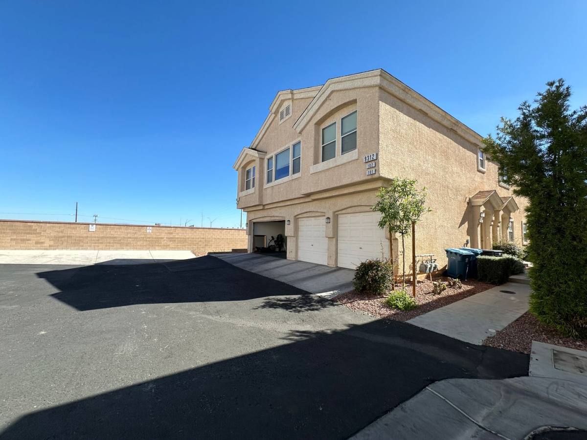 Townhouse for rent at 9312 Straw Hays St, Las Vegas, NV 89178