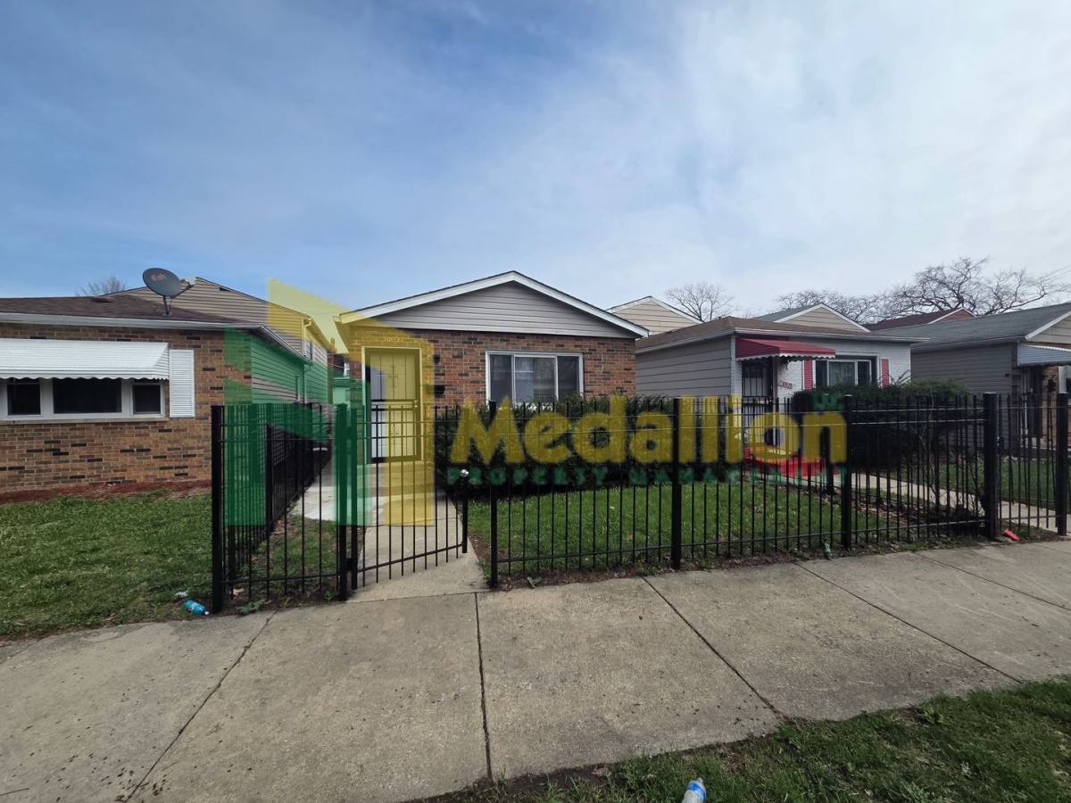 House for rent at 10637 S Cottage Grove Ave, Chicago, IL 60628