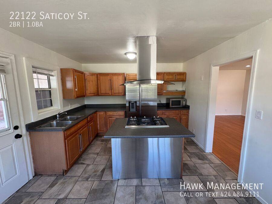 Apartment for rent at 22122 Saticoy St, Canoga Park, CA 91303