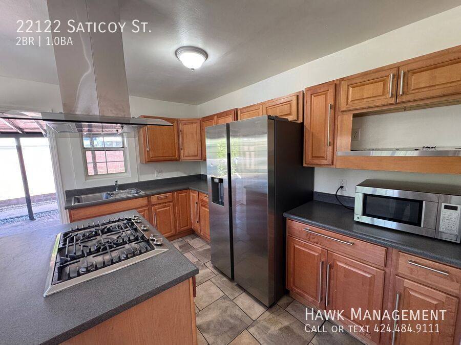 Apartment for rent at 22122 Saticoy St, Canoga Park, CA 91303