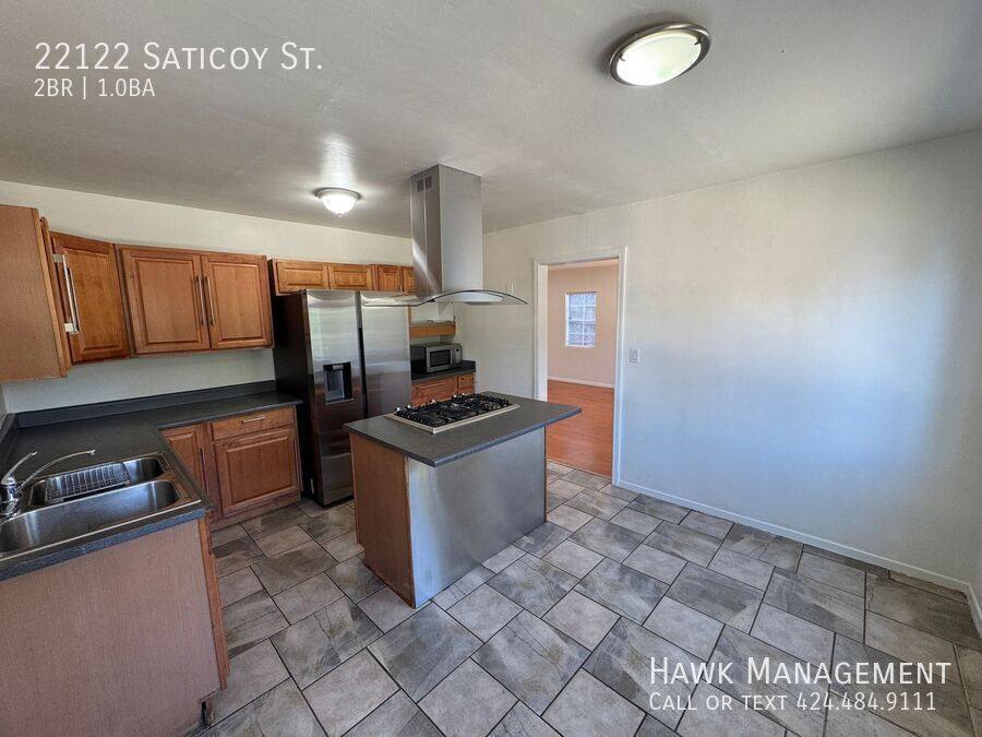 Apartment for rent at 22122 Saticoy St, Canoga Park, CA 91303