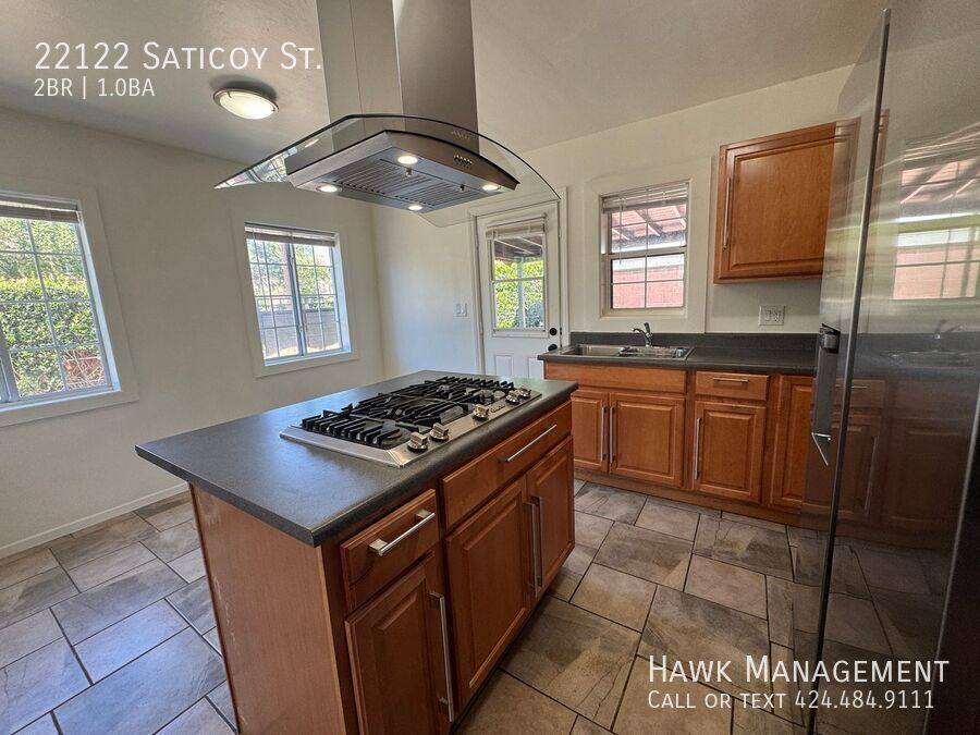 Apartment for rent at 22122 Saticoy St, Canoga Park, CA 91303