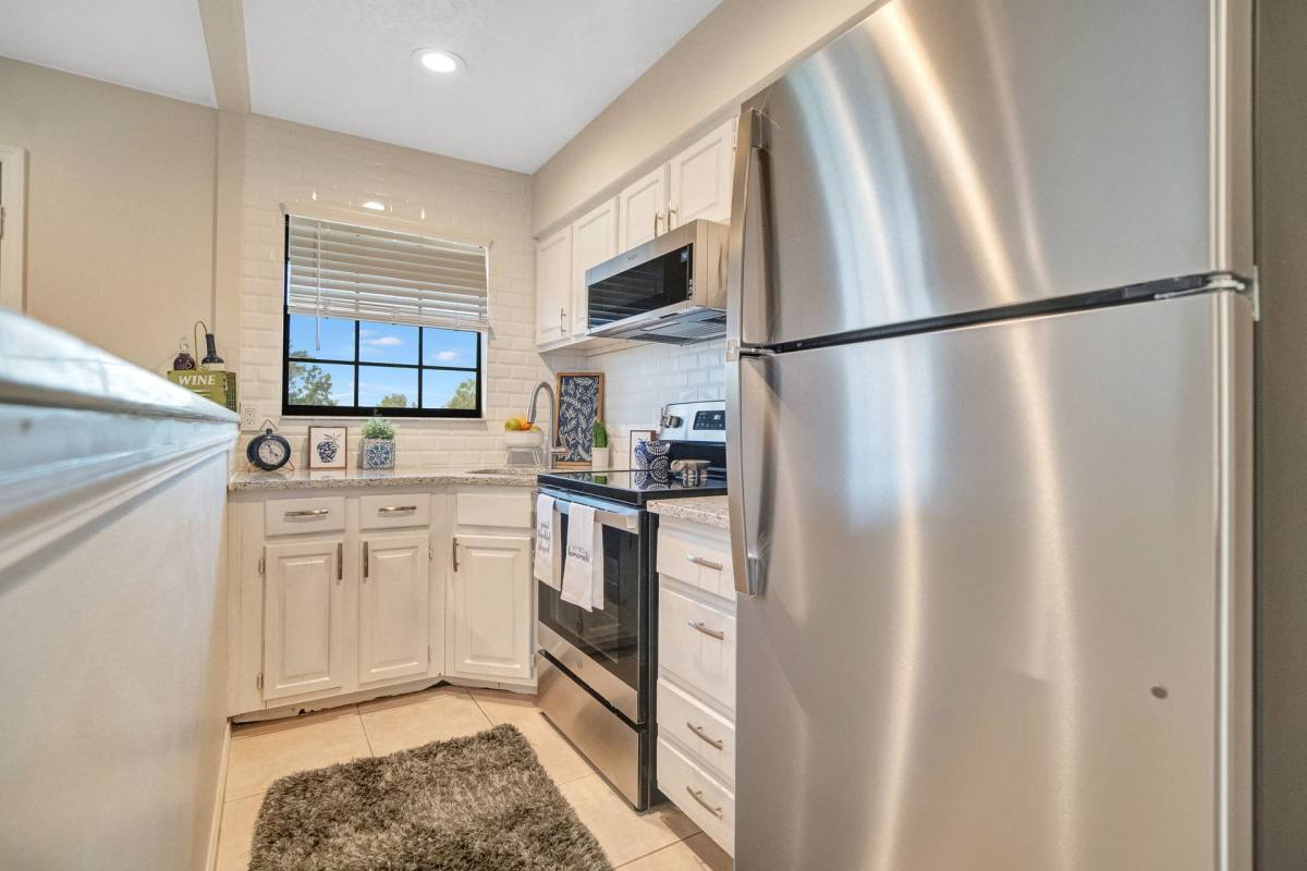 Apartment for rent at 2690-2694 Curry Ford Rd, Orlando, FL 32806