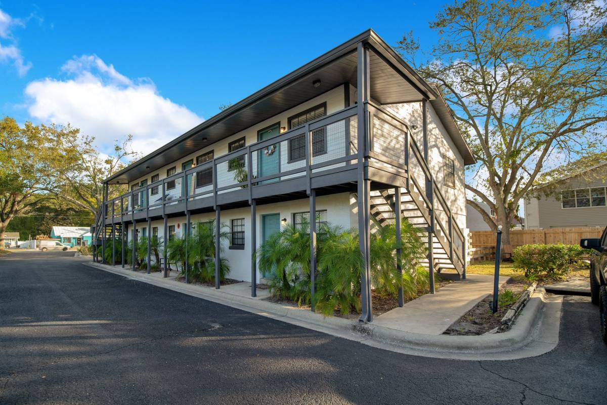 Apartment for rent at 2690-2694 Curry Ford Rd, Orlando, FL 32806