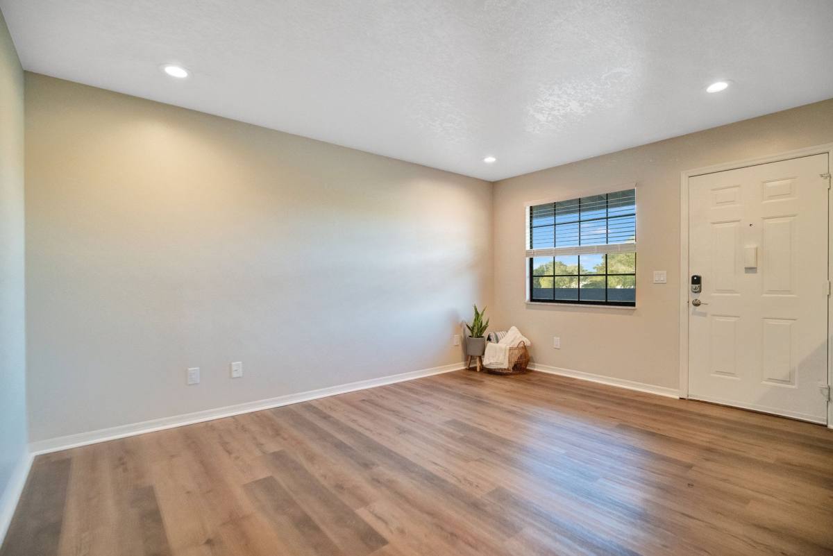 Apartment for rent at 2690-2694 Curry Ford Rd, Orlando, FL 32806