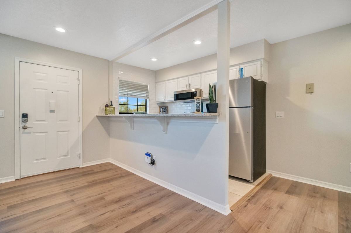 Apartment for rent at 2690-2694 Curry Ford Rd, Orlando, FL 32806