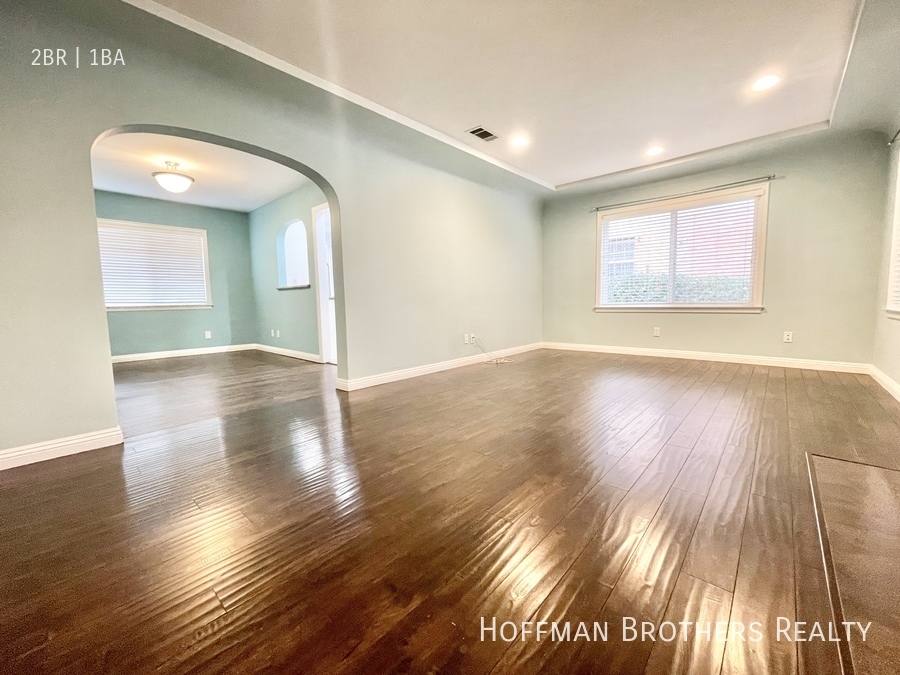 Apartment for rent at 806 N Las Palmas Ave, Los Angeles, CA 90038