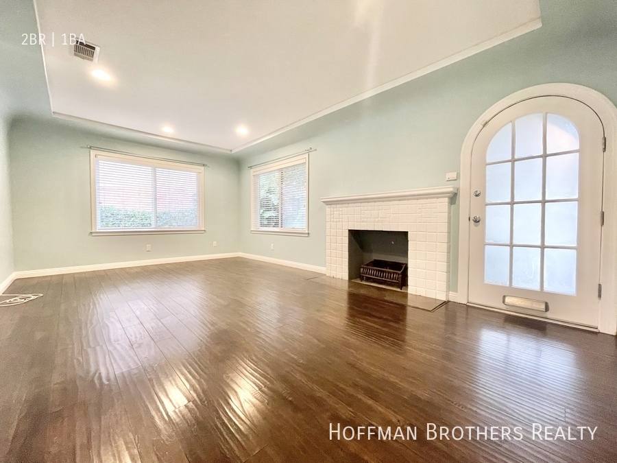 Apartment for rent at 806 N Las Palmas Ave, Los Angeles, CA 90038