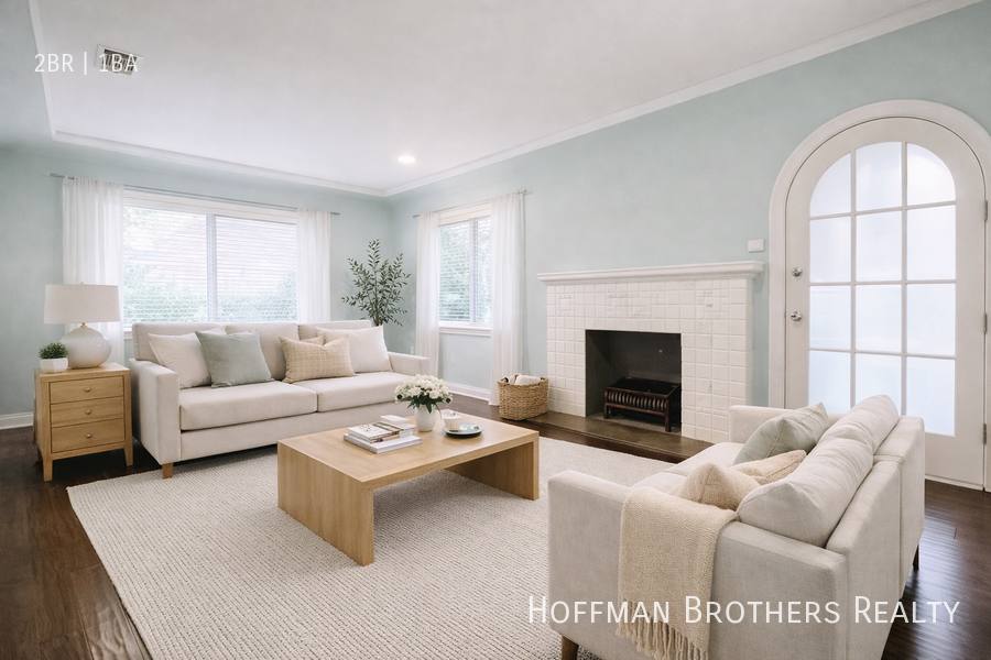 Apartment for rent at 806 N Las Palmas Ave, Los Angeles, CA 90038