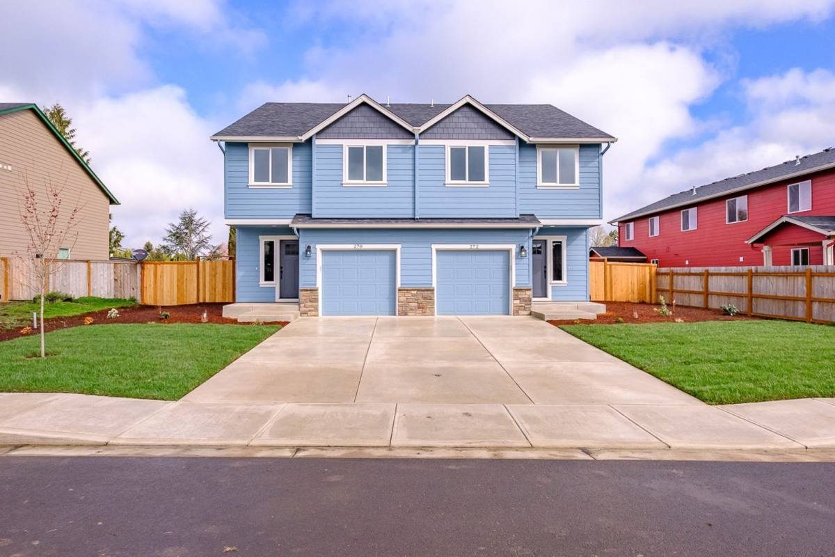 Townhouse for rent at 270 & 272 Gwinn St E, Dallas, OR 97338