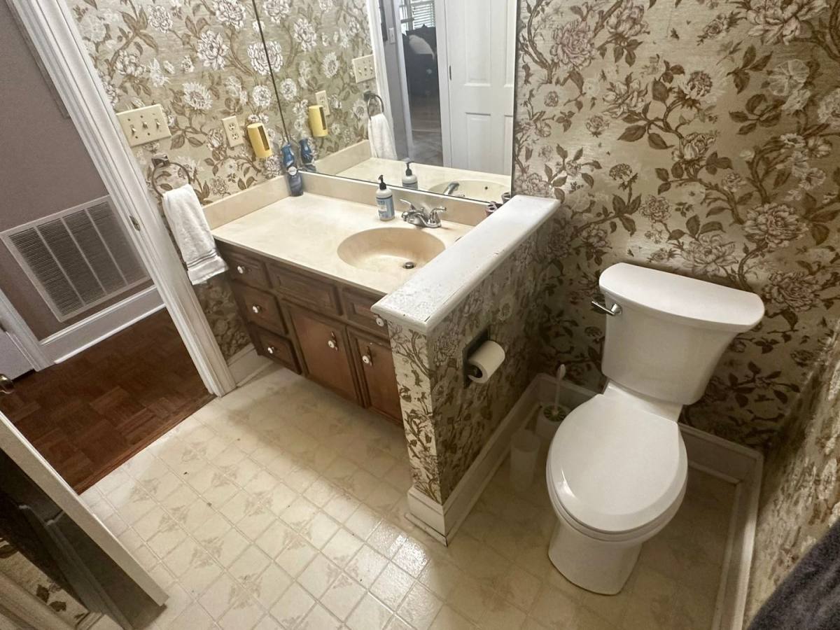 House for rent at 4316 Brookwood Rd, Charlotte, NC 28215