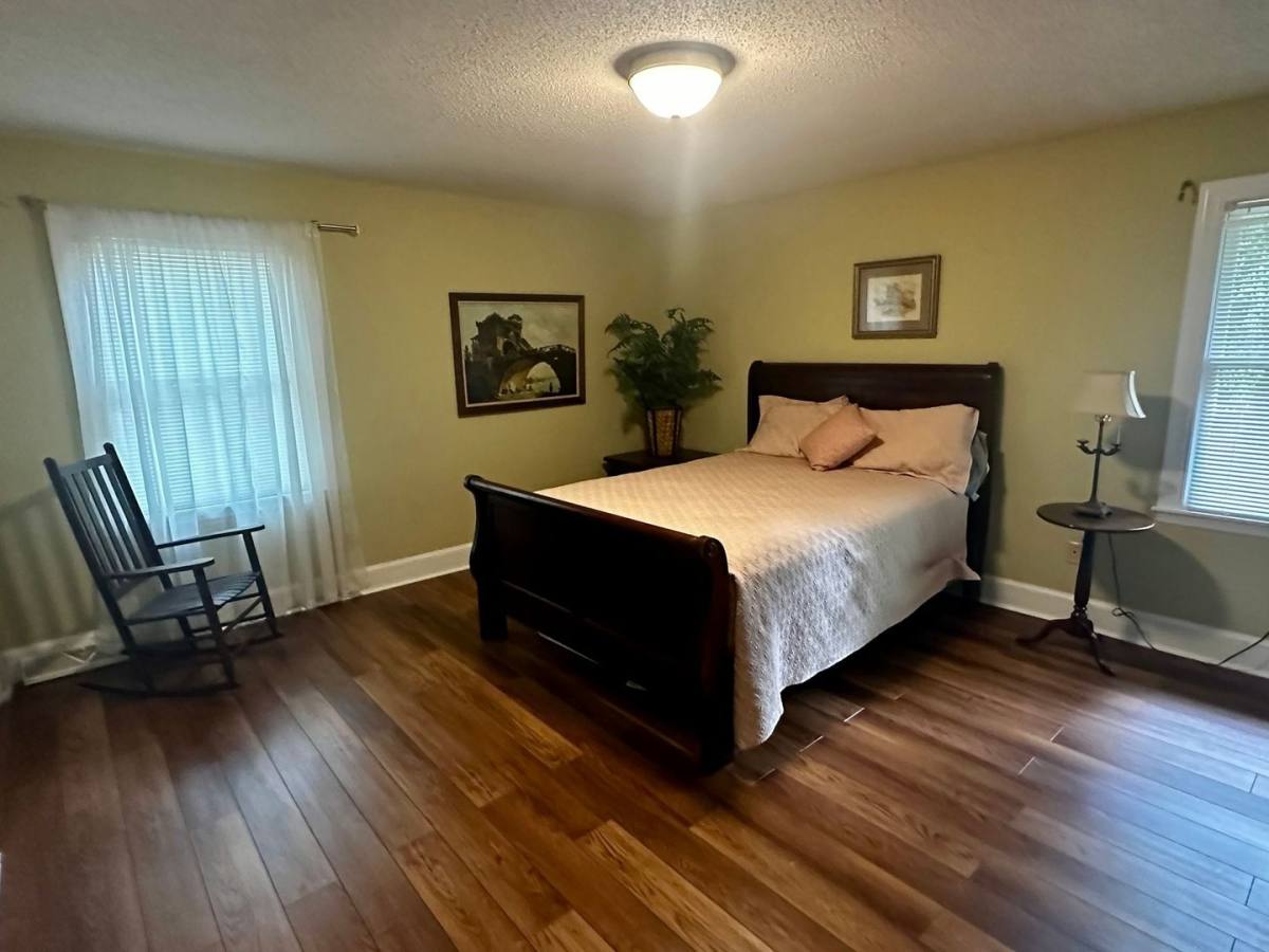 House for rent at 4316 Brookwood Rd, Charlotte, NC 28215