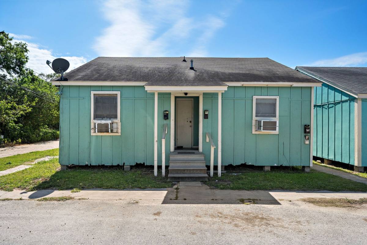 Apartment for rent at 311 9th St N, Texas City, TX 77590