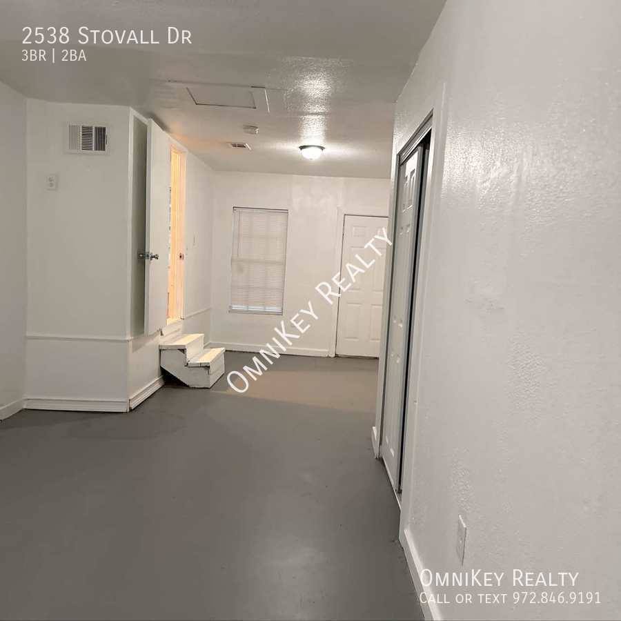 Apartment for rent at 2538 Stovall Dr, Dallas, TX 75216