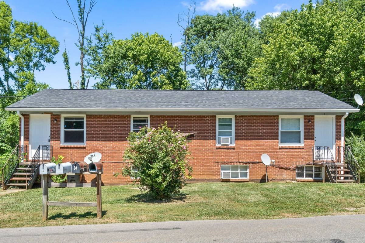 Apartment for rent at 427 Circle Dr, Clarksville, TN 37043